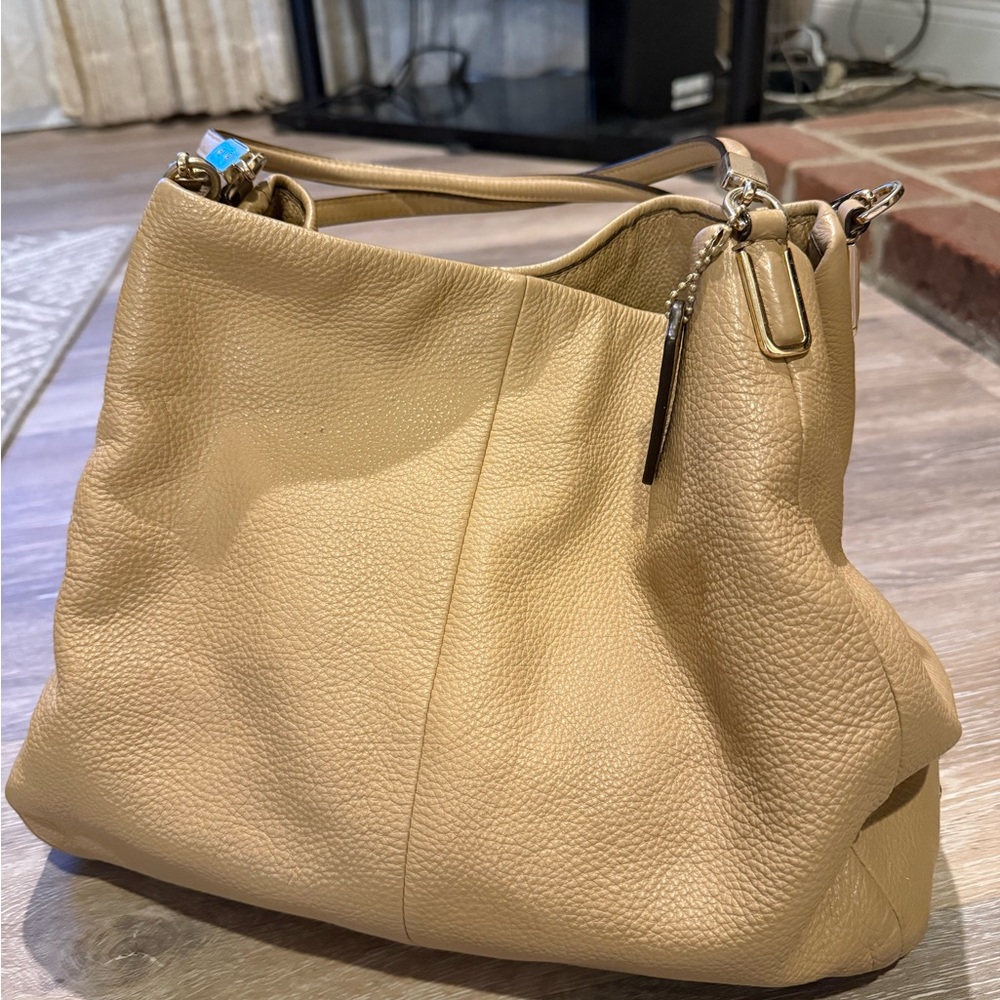 Elegant Coach Tan Leather Women's Bag
